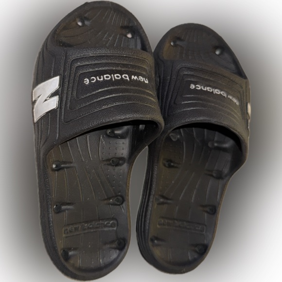 〰️〰️ New Balance Youth Slides Black 〰️〰️ - Picture 4 of 10